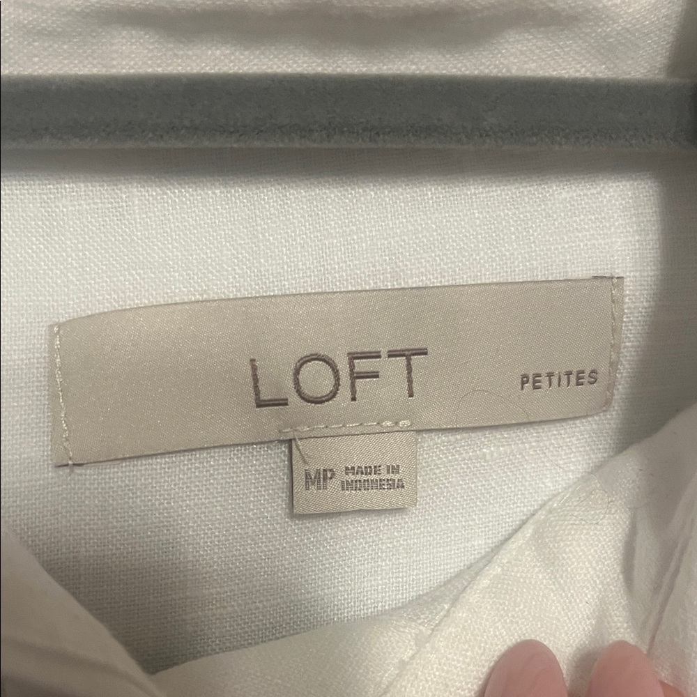 Women’s Loft Linen Shirt Size Medium Petite - Picture 2 of 3